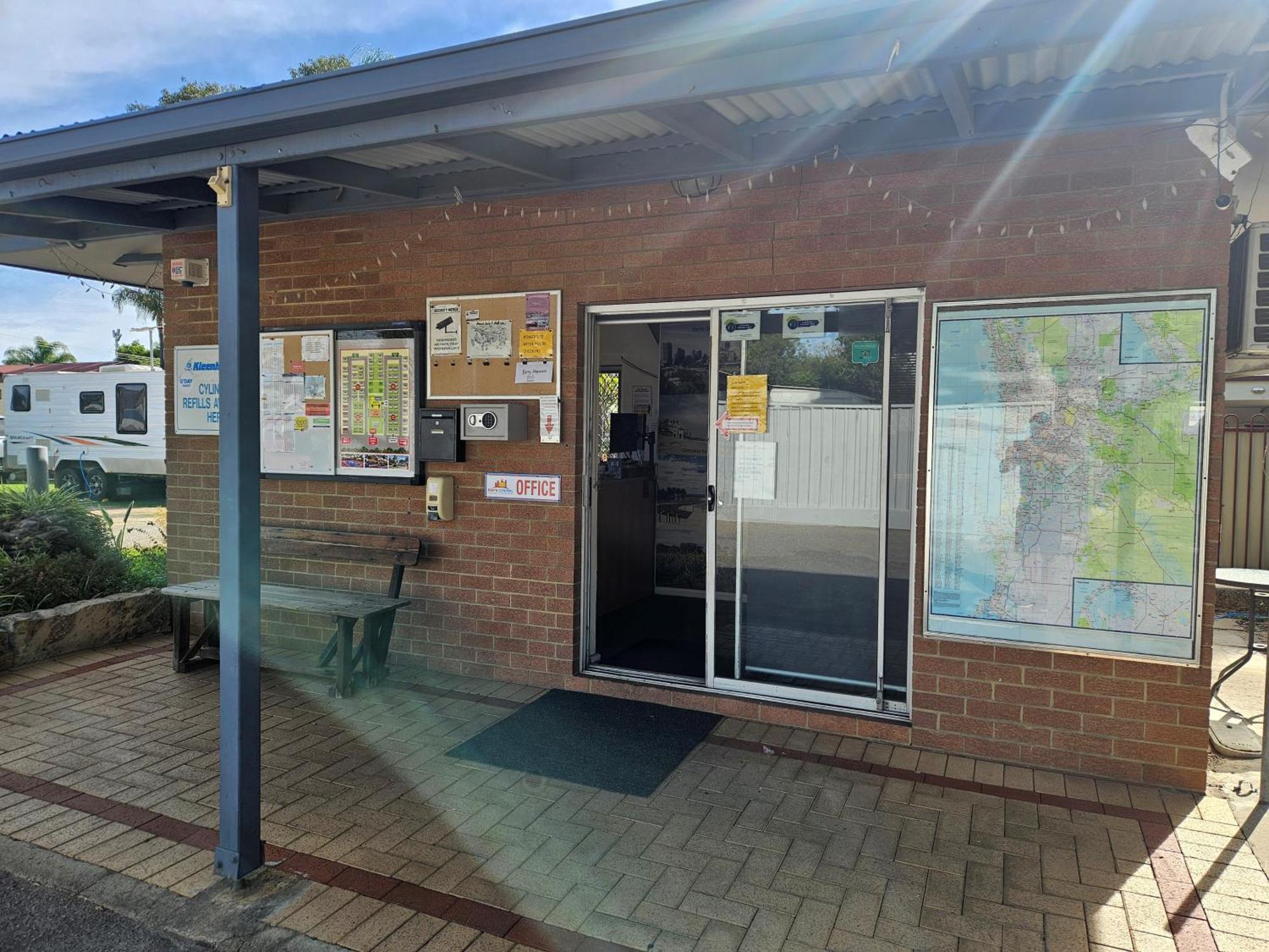Central Caravan Park Perth Bagian luar foto